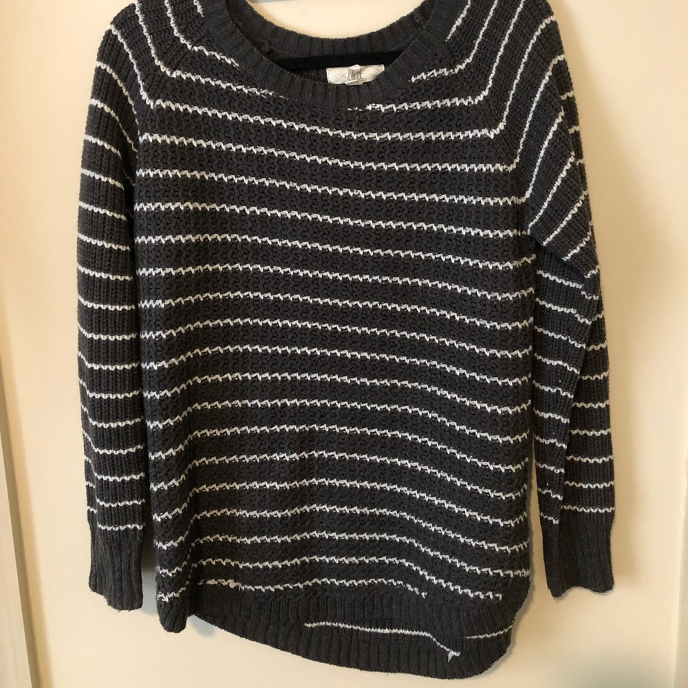 Pinque Gray Stripe Crew Neck Sz L